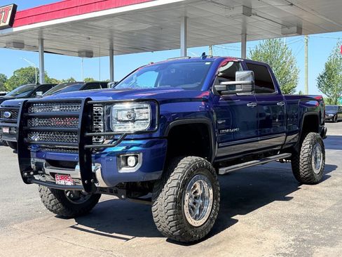 Used 2016 GMC Sierra 2500 Denali w/ Duramax Plus Package AWD/4WD image 6