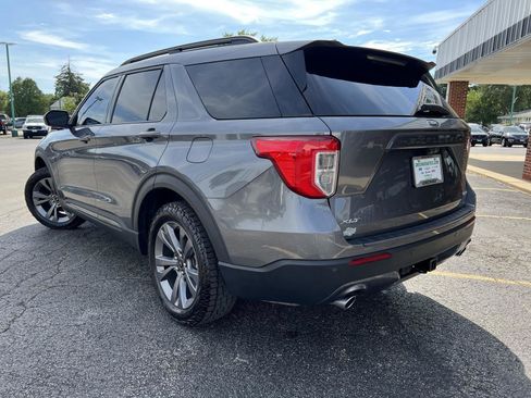 Used 2021 Ford Explorer XLT w/ Equipment Group 202A AWD/4WD image 10