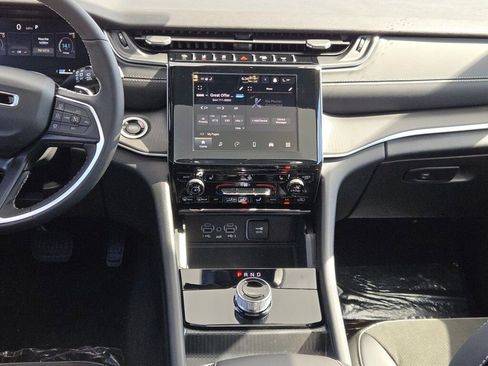 New 2025 Jeep Grand Cherokee Altitude image 21