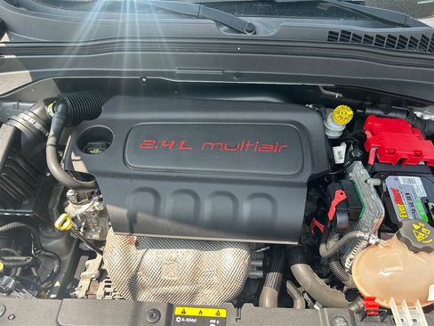 Used 2018 Jeep Renegade Limited w/ UConnect 8.4 Nav Group AWD/4WD image 35