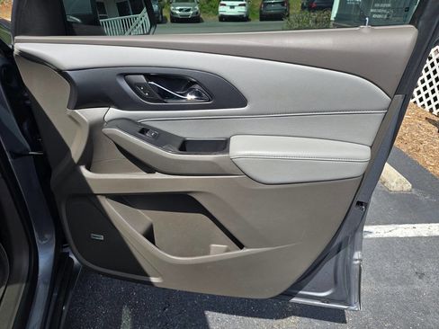 Used 2021 Chevrolet Traverse Premier image 17