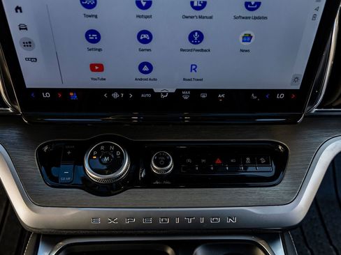 Used 2025 Ford Expedition Platinum w/ Driver's Package image 27