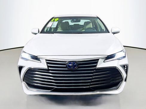 Used 2019 Toyota Avalon Limited image 11