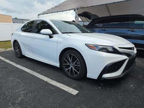 Used 2021 Toyota Camry SE FWD image 4