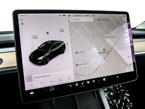 Used 2021 Tesla Model Y Long Range image 18