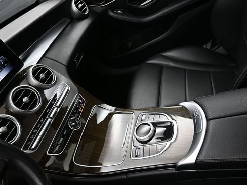Used 2018 Mercedes-Benz C 300 4MATIC Sedan image 19