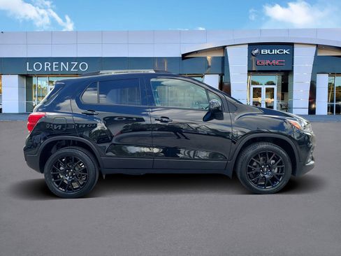 Used 2022 Chevrolet Trax LT w/ Midnight Edition image 4