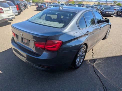 Used 2017 BMW 320i Sedan RWD image 5