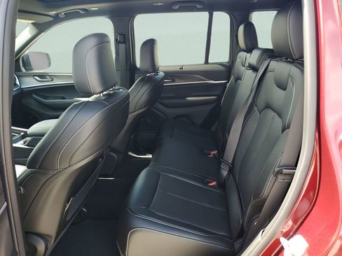 New 2025 Jeep Grand Cherokee Limited w/ Luxury Tech Group II image 23