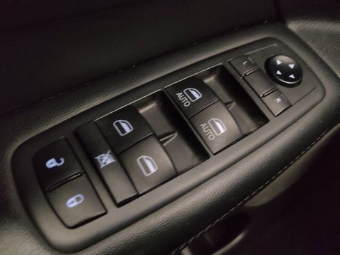 Used 2019 Jeep Grand Cherokee Altitude image 27