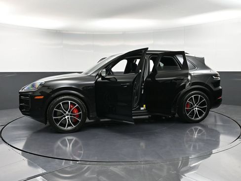 New 2026 Porsche Cayenne Turbo AWD/4WD image 39