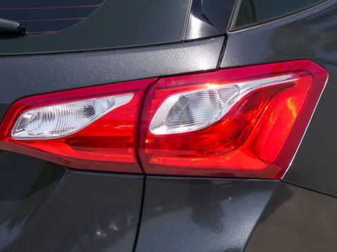 Used 2018 Chevrolet Equinox LS FWD image 10