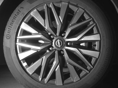 Used 2025 Nissan Altima 2.5 SV FWD image 13