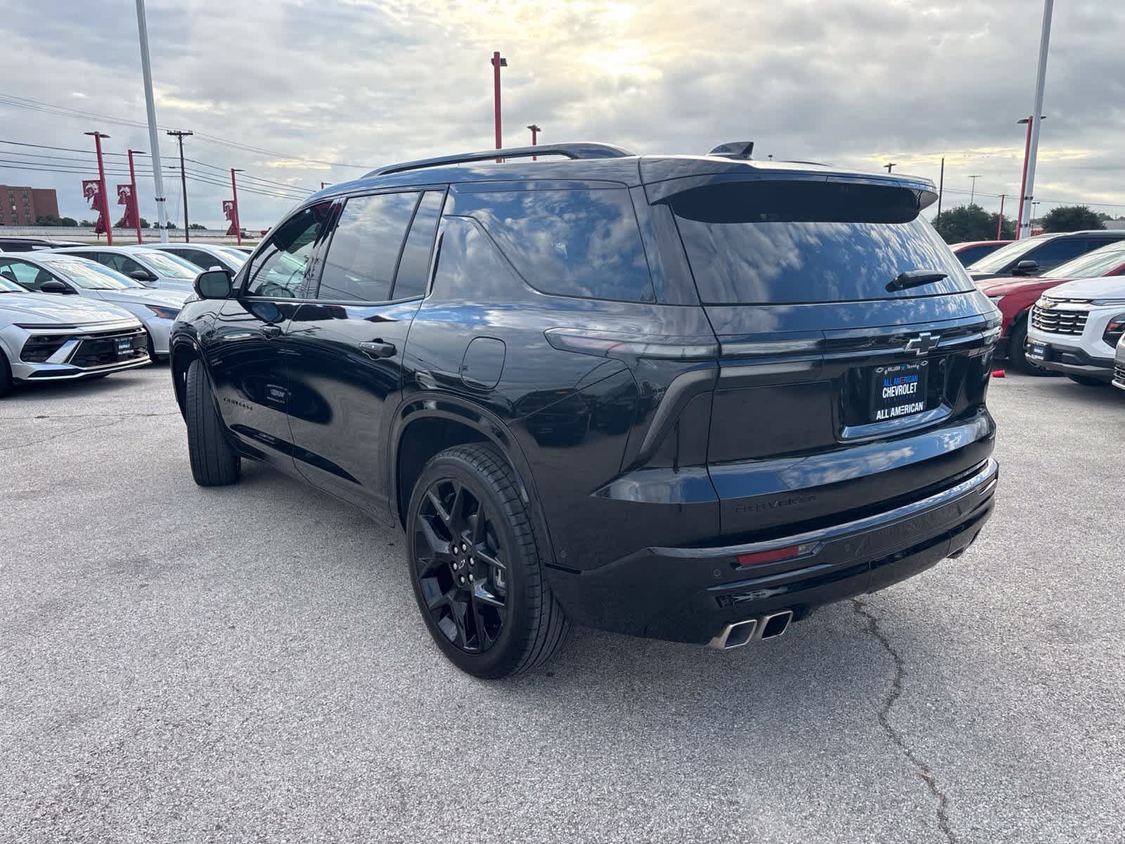 Used 2025 Chevrolet Traverse RS FWD image 8