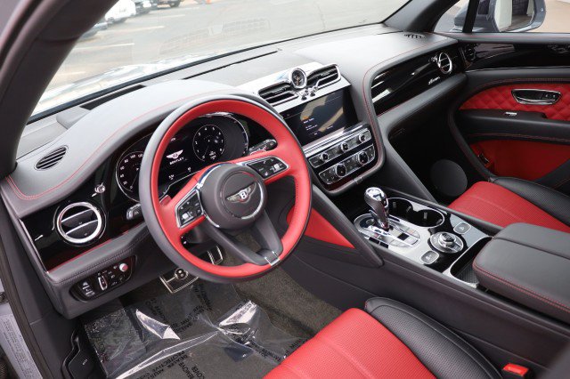 Used 2023 Bentley Bentayga AWD/4WD image 24