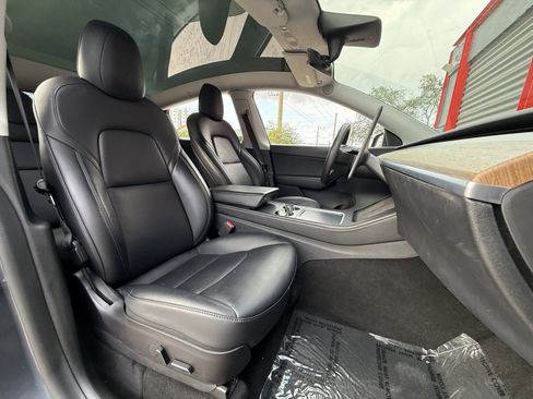 Used 2022 Tesla Model Y Performance image 11