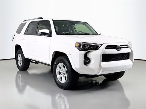 Used 2022 Toyota 4Runner SR5 Premium image 3
