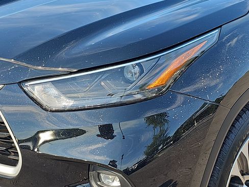 Used 2023 Toyota Highlander XLE AWD/4WD image 29