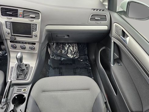 Used 2017 Volkswagen Golf S image 4
