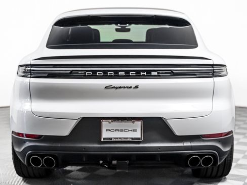 Certified 2024 Porsche Cayenne S AWD/4WD image 11