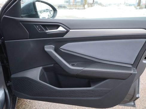 Used 2025 Volkswagen Jetta SE w/ Sunroof Package image 16