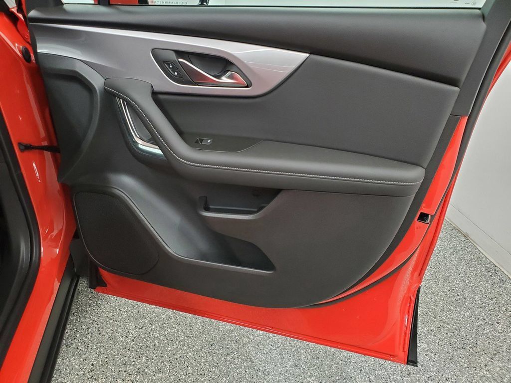 Used 2025 Chevrolet Blazer LT FWD image 22