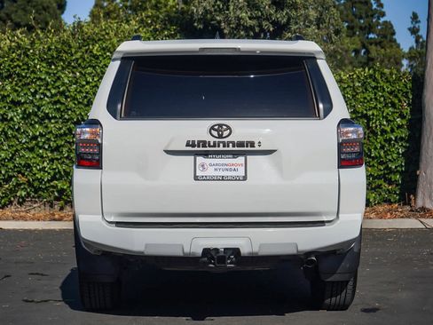 Used 2021 Toyota 4Runner SR5 AWD/4WD image 5