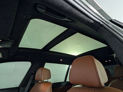 Used 2025 BMW X7 M60i AWD/4WD image 32
