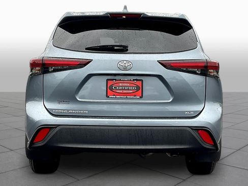 Used 2024 Toyota Highlander XLE FWD image 5