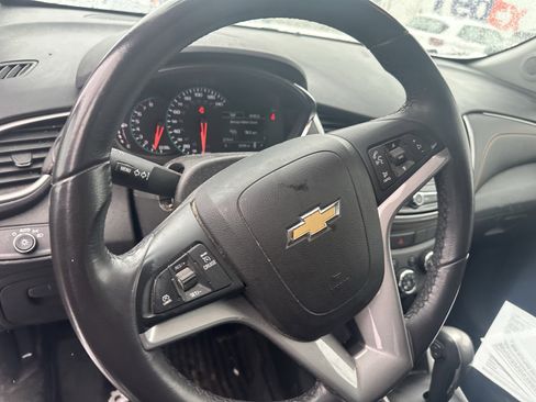 Used 2022 Chevrolet Trax LT w/ Premium Seat Package image 14