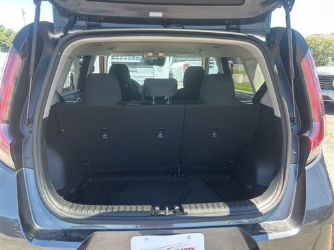 Used 2025 Kia Soul LX w/ LX Technology Package FWD image 27