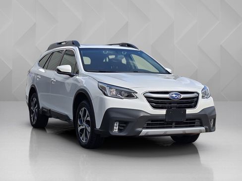 Used 2022 Subaru Outback Limited XT image 3