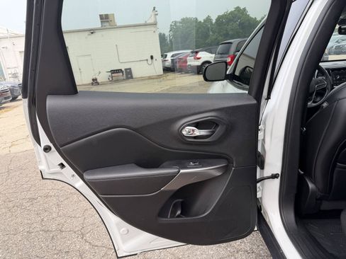 Used 2019 Jeep Cherokee Limited AWD/4WD image 21
