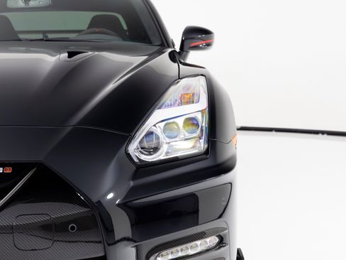 Used 2017 Nissan GT-R NISMO image 44
