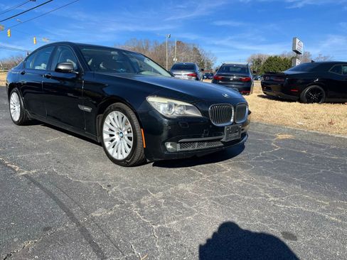 Used 2009 BMW 750i RWD image 2