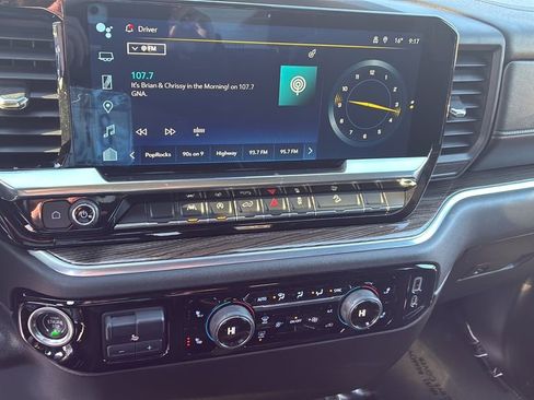 Used 2023 Chevrolet Silverado 1500 RST w/ Z71 Off-Road Package image 9