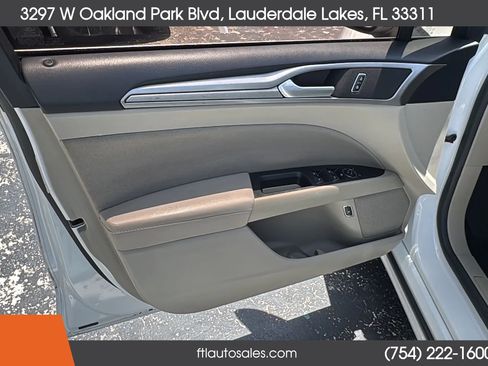 Used 2019 Ford Fusion SE FWD image 18