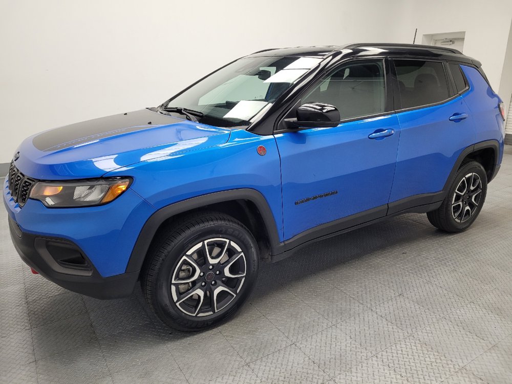 Used 2025 Jeep Compass Trailhawk AWD/4WD image 2