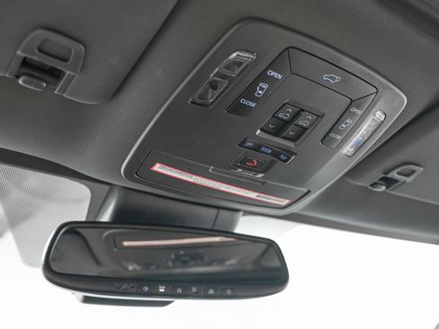 Used 2024 Toyota Sienna XLE FWD image 23