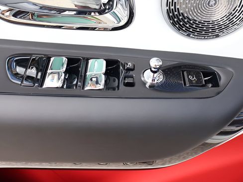 New 2026 Rolls-Royce Cullinan Black Badge AWD/4WD image 13