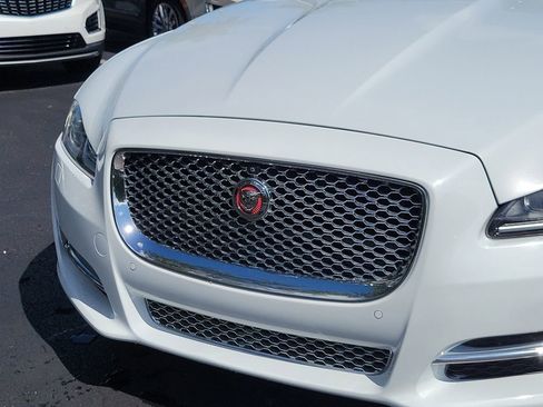 Used 2016 Jaguar XJ L Portfolio RWD image 9