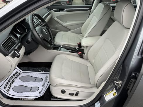 Used 2018 Volkswagen Passat 2.0T SE FWD image 8