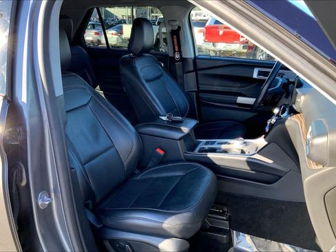 Certified 2021 Ford Explorer Limited w/ Equipment Group 301A image 8