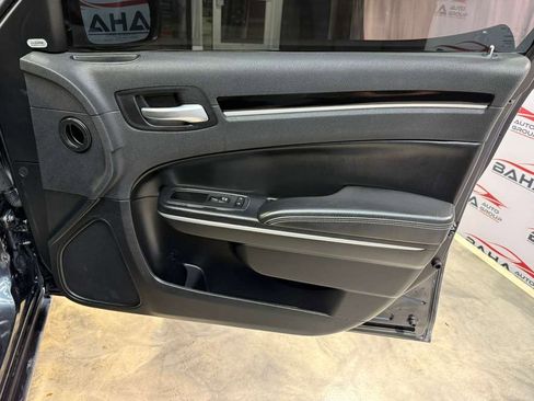 Used 2019 Chrysler 300 S image 44