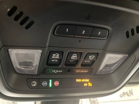 Used 2023 Chevrolet Traverse LT w/ LT Premium Package AWD/4WD image 43