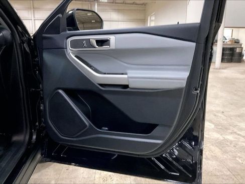 Certified 2022 Ford Explorer XLT w/ Equipment Group 202A image 22