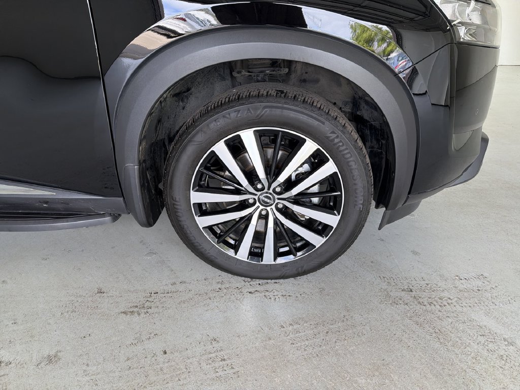 Certified 2025 Nissan Pathfinder Platinum w/ Lighting Package (N93) FWD image 15