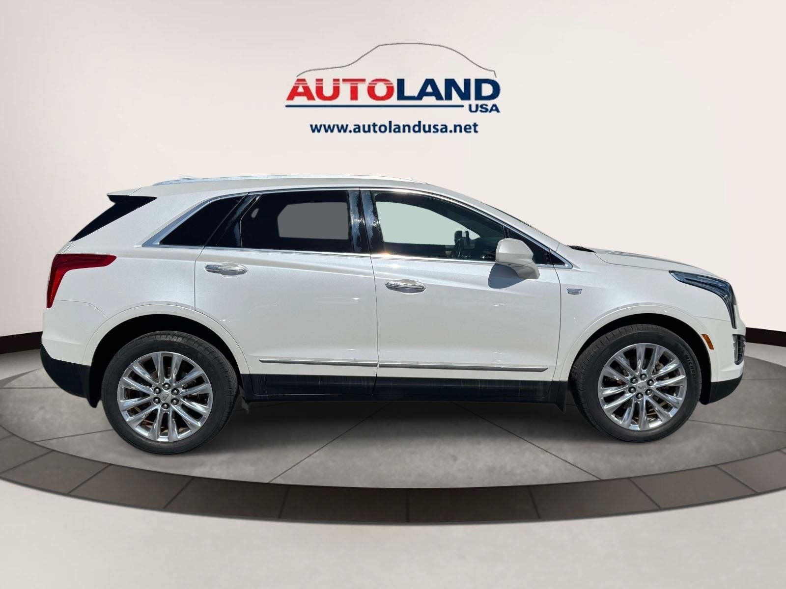 Used 2017 Cadillac XT5 Platinum AWD/4WD image 3