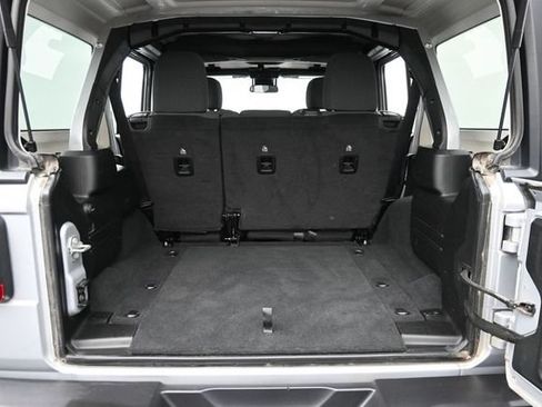 Used 2024 Jeep Wrangler Unlimited Rubicon AWD/4WD image 30