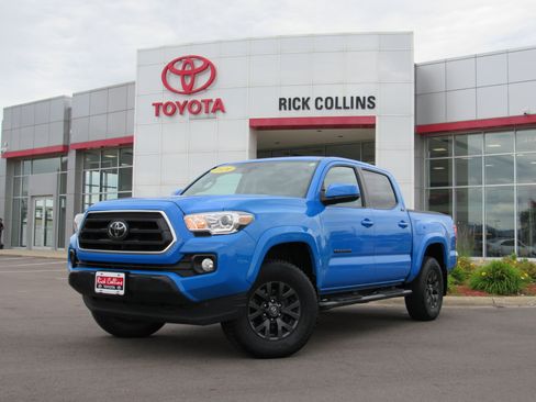 Used 2020 Toyota Tacoma SR5 w/ Blackout Package AWD/4WD image 1
